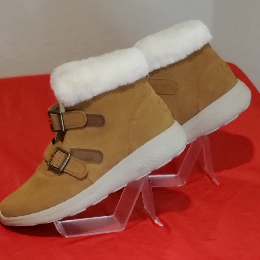 Skechers Tan Ankle Boots with White Fur Trim size 9